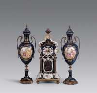 19世纪 法国产路易十五珐琅瓷钟（一套三件）